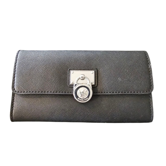 Michael Kors Hamilton Traveler Large Flap Wallet - Picture 1 of 5